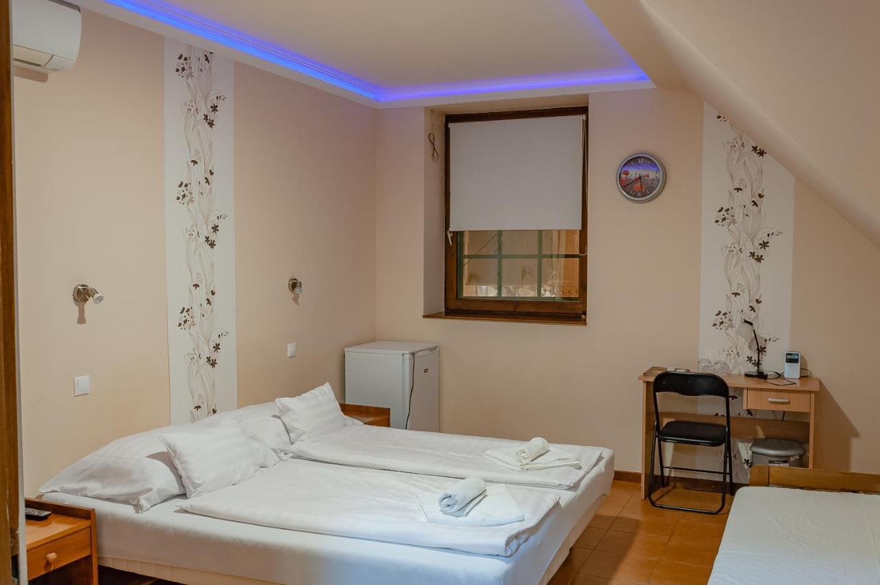 Bastya Hotel Mako Luaran gambar